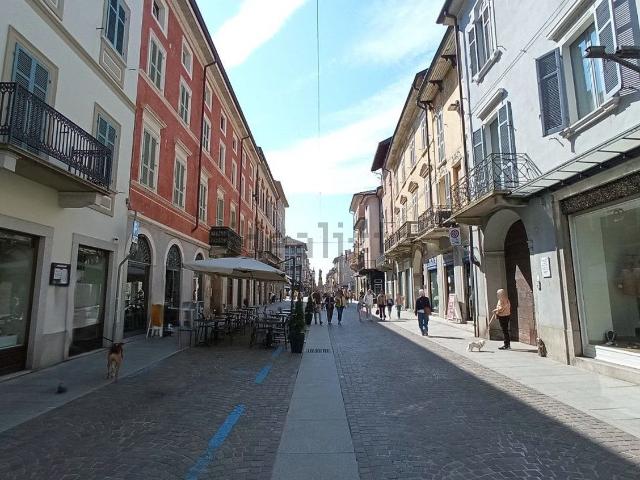 Locale Commerciale in vendita a Piemonte, Novara
