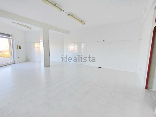 Locale Commerciale in vendita a San Lorenzo, Marche
