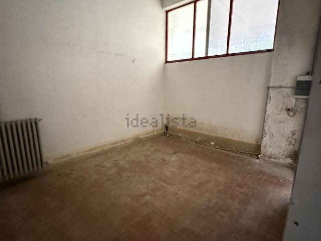 Locale Commerciale in vendita a Rione Porto, Marche