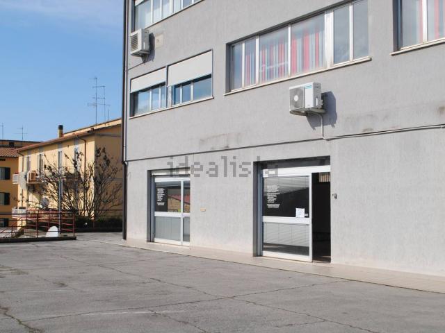 Locale Commerciale in vendita a Madonna Alta, Cenerente
