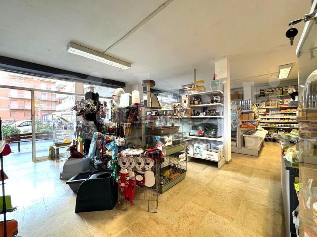 Locale Commerciale in vendita a Andora, Liguria