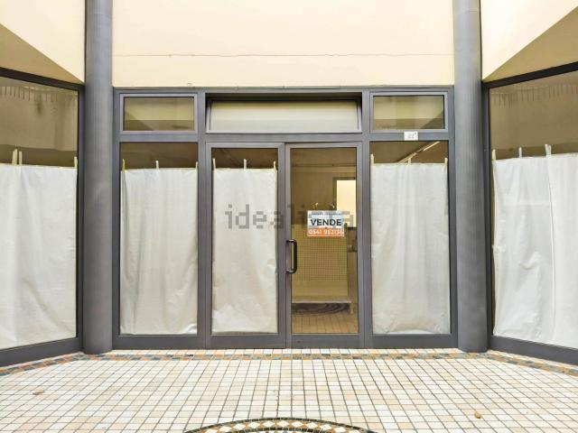 Locale Commerciale in vendita a Gabicce Mare, Pesaro e Urbino