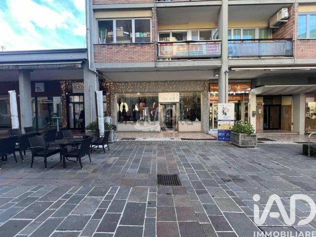 Locale Commerciale in vendita a Comunità della Vallagarina, Borgo Sacco
