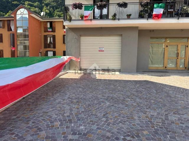 Locale Commerciale in vendita a Comunità montana della valle Camonica, Piancogno