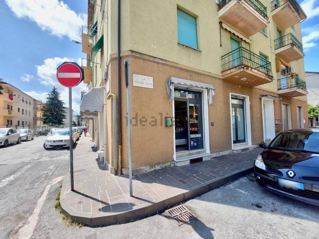 Locale Commerciale in vendita a Spina, Marche