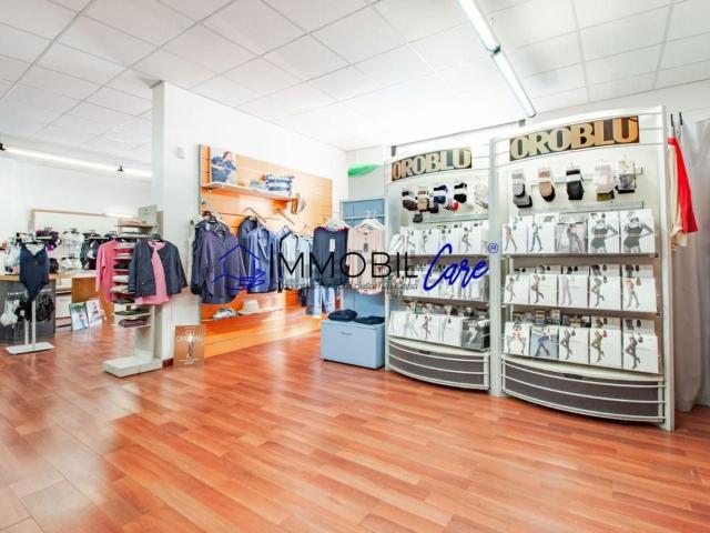 Locale Commerciale in vendita a Stazione, Livorno