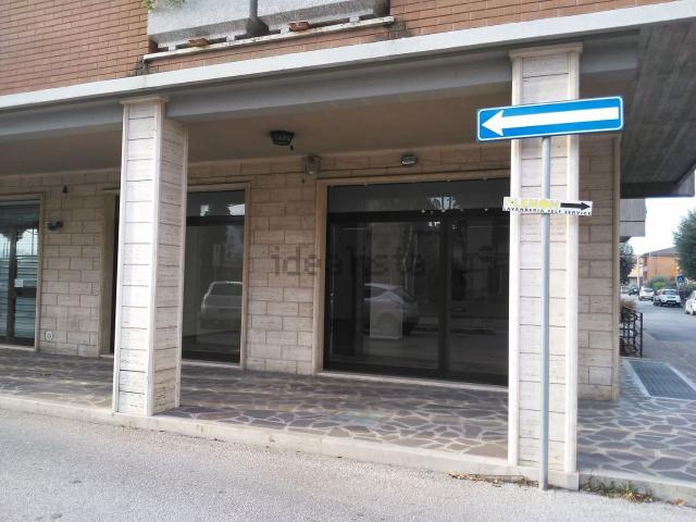 Locale Commerciale in vendita a Assisi, Umbria
