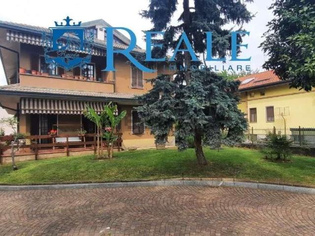 Locale Commerciale in vendita a Buscate, Milano