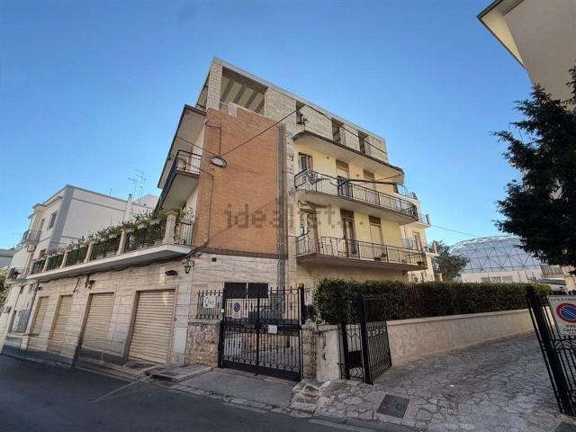 Locale Commerciale in vendita a Fasano, Brindisi