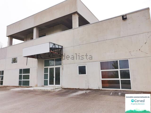Locale Commerciale in vendita a Turrivalignani, Abruzzo