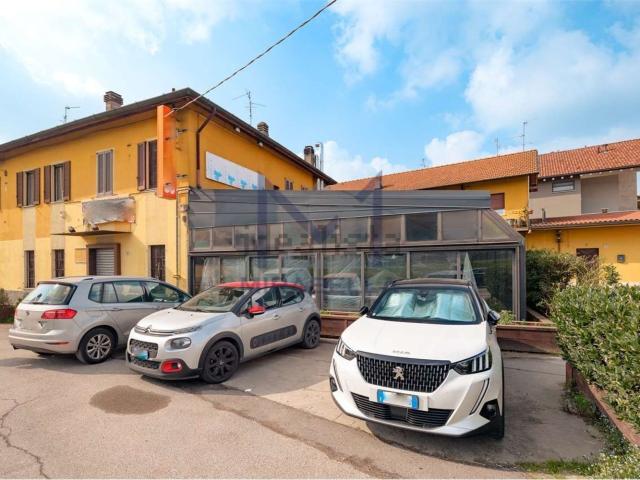 Locale Commerciale in vendita a Camparada, Lombardia