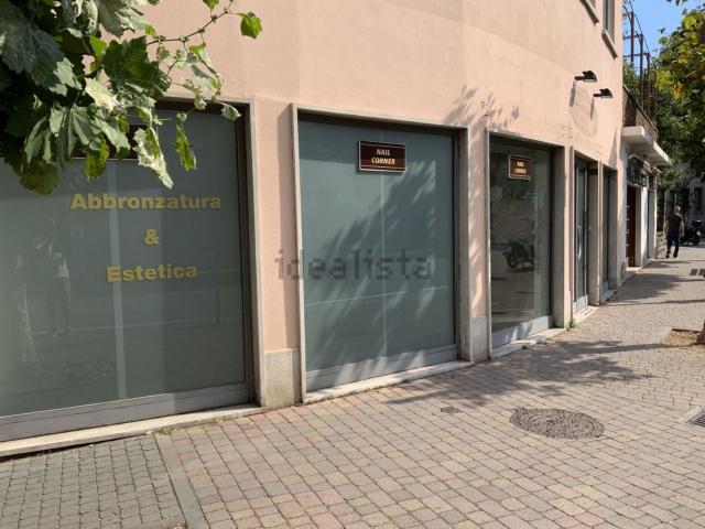 Locale Commerciale in vendita a Riostorto, Muggiò