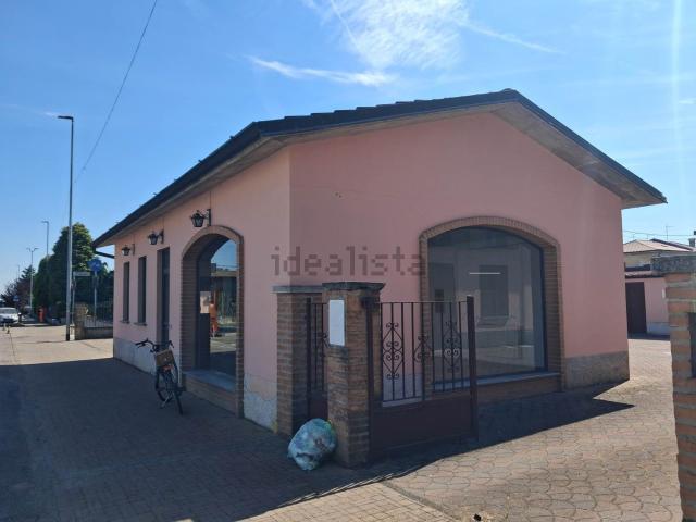 Locale Commerciale in vendita a Pianengo, Lombardia