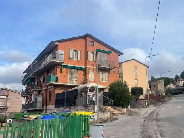 Locale Commerciale in vendita a Cenerente, Umbria