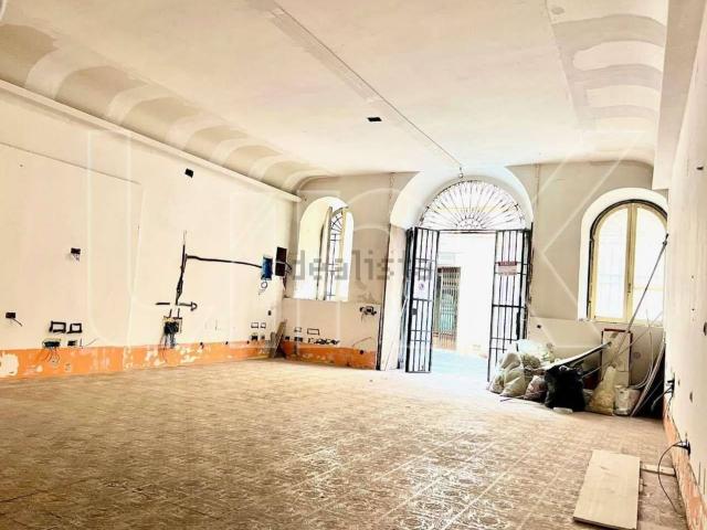 Locale Commerciale in vendita a Borgo, Roma Capitale