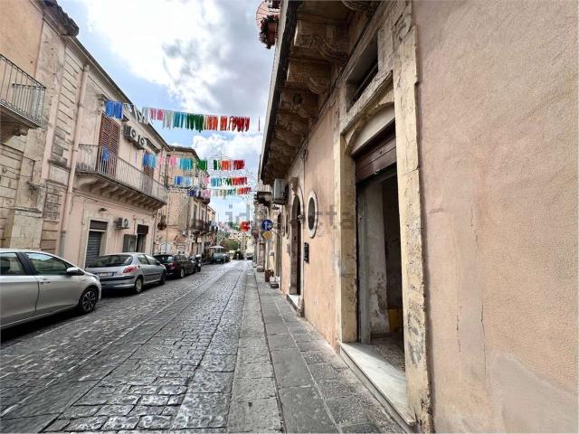 Locale Commerciale in vendita a Noto, Sicilia