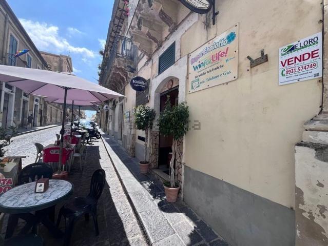 Locale Commerciale in vendita a Noto, Sicilia