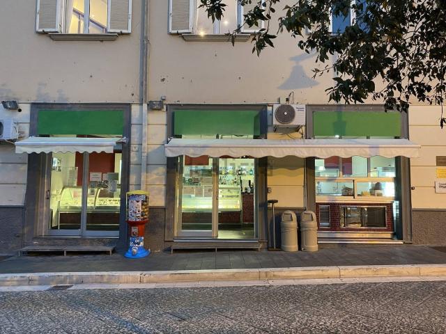 Locale Commerciale in vendita a Centro Storico, Caserta
