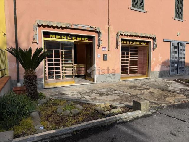 Locale Commerciale in vendita a Albinatico, Ponte Buggianese
