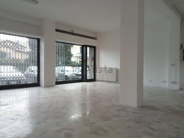 Locale Commerciale in vendita a Belforte, Varese