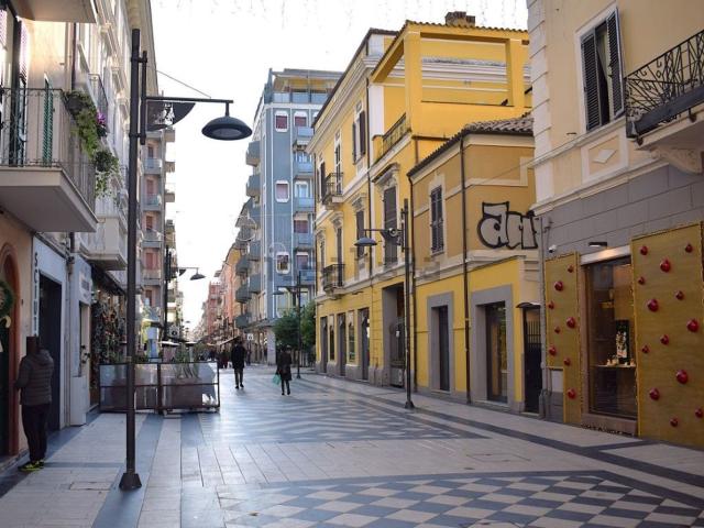 Locale Commerciale in vendita a Pescara, Abruzzo