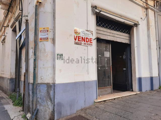 Locale Commerciale in vendita a Giarre, Sicilia