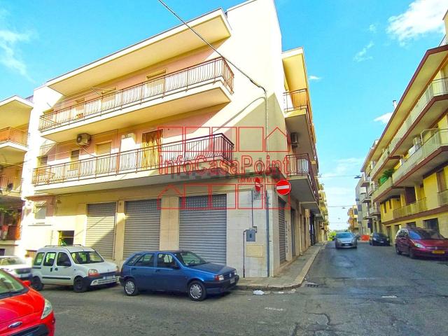 Locale Commerciale in vendita a Puglia, Bari
