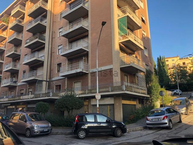 Locale Commerciale in vendita a Madonna Alta, Cenerente