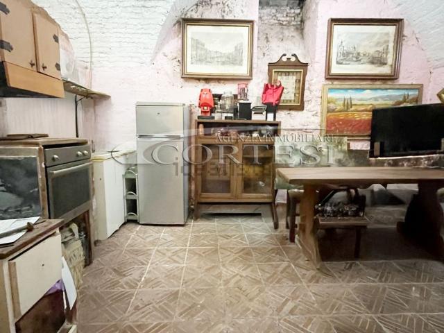 Locale Commerciale in vendita a Sant'Erminio, Cenerente