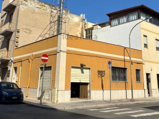 Locale Commerciale in vendita a Trapani, Sicilia