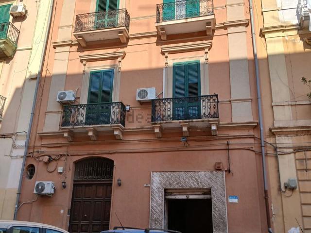 Locale Commerciale in vendita a Puglia, Taranto