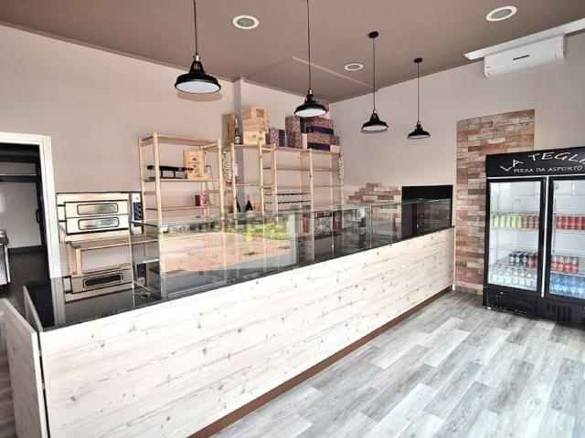 Locale Commerciale in vendita a Est, Brenzone