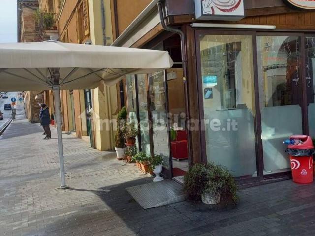 Locale Commerciale in vendita a Marche, Ancona