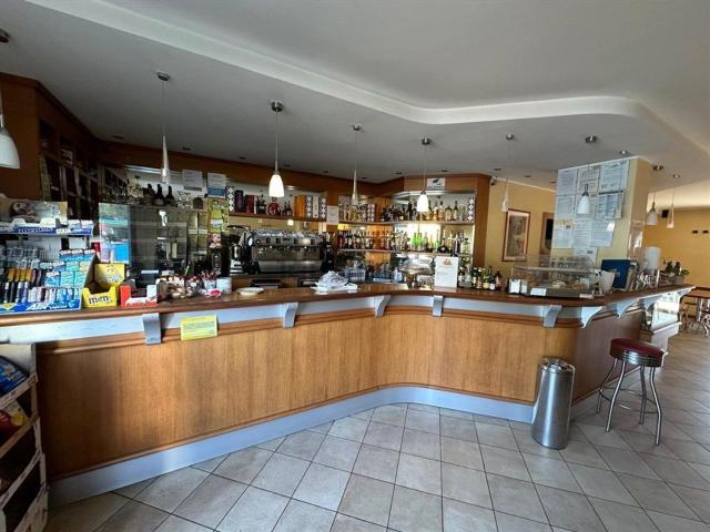 Locale Commerciale in vendita a Calolziocorte, Lombardia