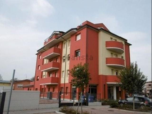 Locale Commerciale in vendita a Rovereto sulla Secchia, Novi di Modena