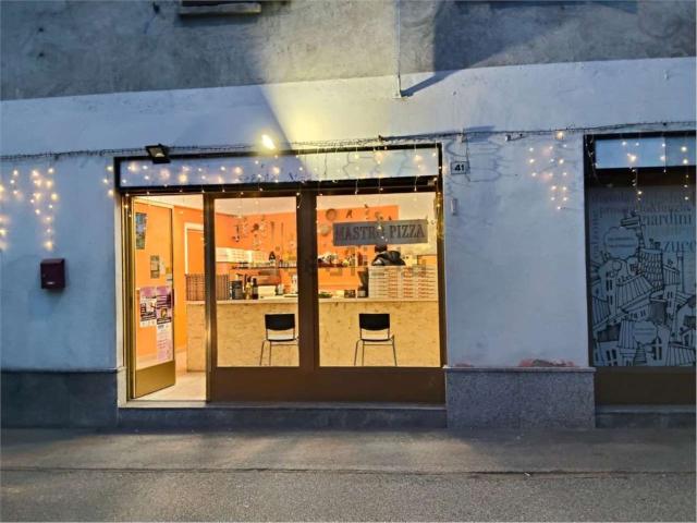 Locale Commerciale in vendita a Gattico-Veruno, Piemonte