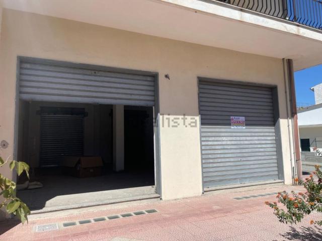 Locale Commerciale in vendita a Calabria, Cosenza
