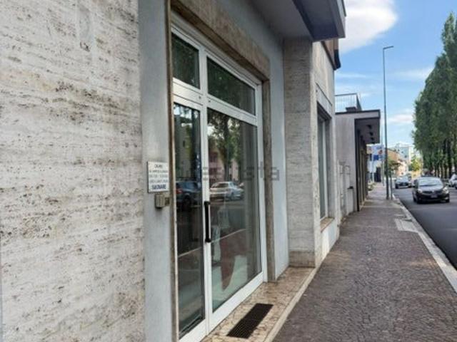 Locale Commerciale in vendita a Borgo di San Lazzaro / Borc di Sant Lazar, Udine / Udin