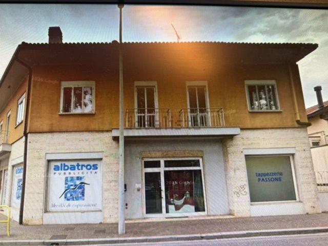 Locale Commerciale in vendita a Cormôr Alto, Reana Del Roiale