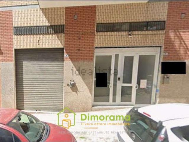 Locale Commerciale in vendita a Sant'Avendrace-Santa Gilla, Cagliari