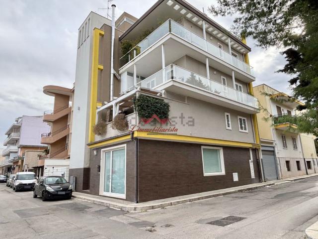 Locale Commerciale in vendita a Modugno, Bari