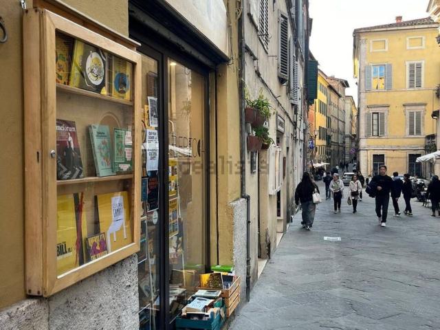 Locale Commerciale in vendita a Contrada di Valdimontone, Siena