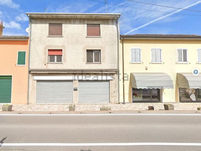 Locale Commerciale in vendita a Unione Alto Ferrarese, Cento