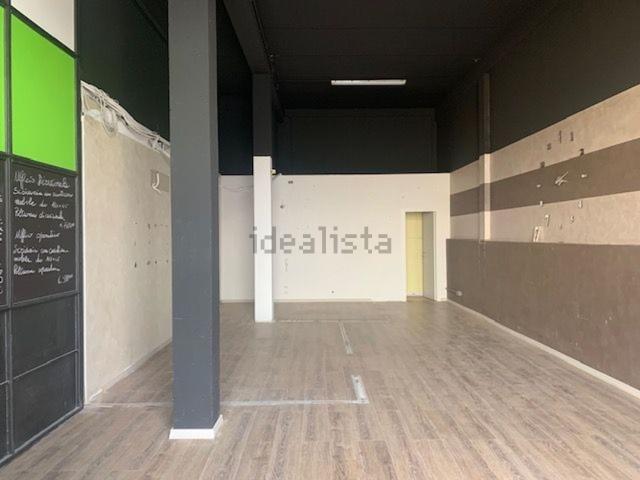 Locale Commerciale in vendita a Chiani, Palazzo Del Pero