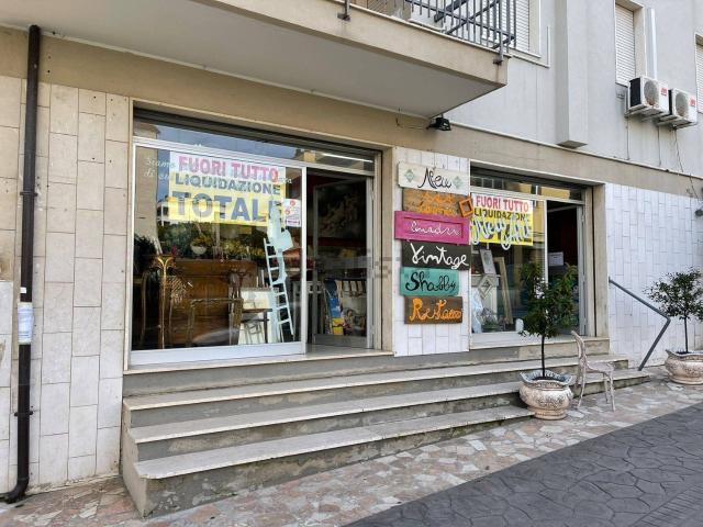 Locale Commerciale in vendita a Vasto, Abruzzo