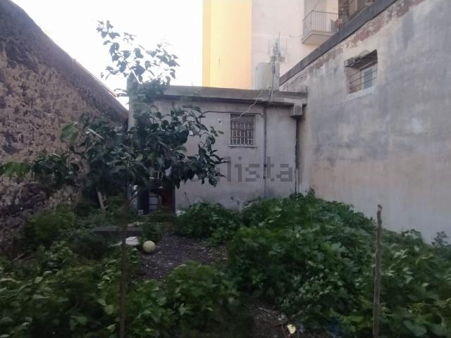 Locale Commerciale in vendita a Picanello-Ognina-Barriera-Canalicchio, Catania