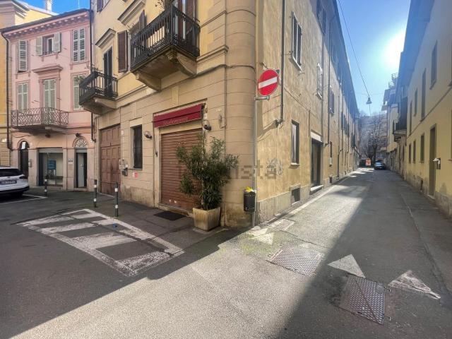 Locale Commerciale in vendita a Centro, Piemonte
