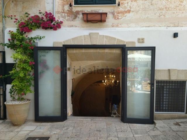 Locale Commerciale in vendita a Puglia, Taranto