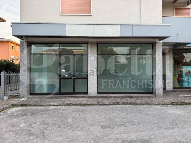 Locale Commerciale in vendita a Maserà Di Padova, Bertipaglia