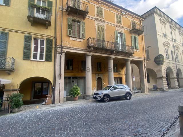 Locale Commerciale in vendita a Piemonte, Cuneo